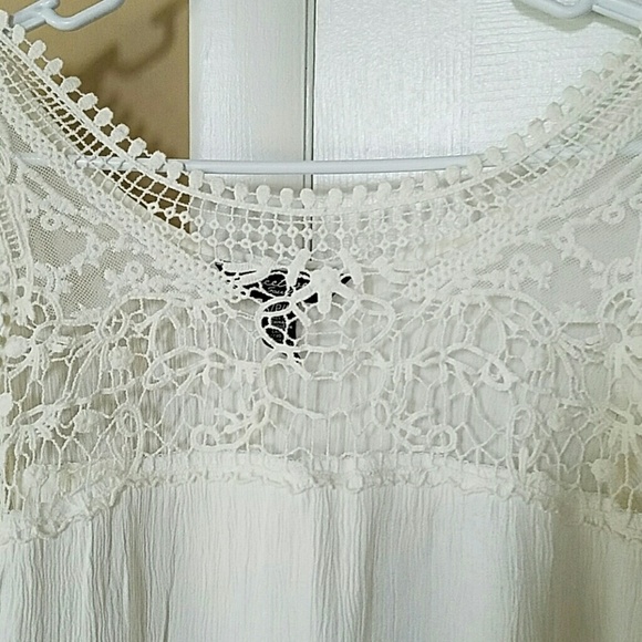 Very pretty cream, lace top, size small - Picture 2 of 3